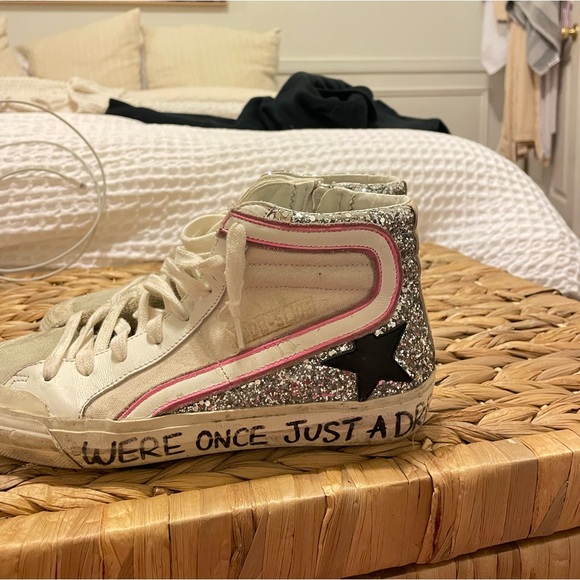 GOLDEN GOOSES - Picture 2 of 4